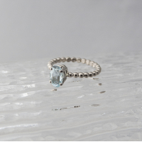 14K WITGOUDEN RING MET AQUAMARIJN  